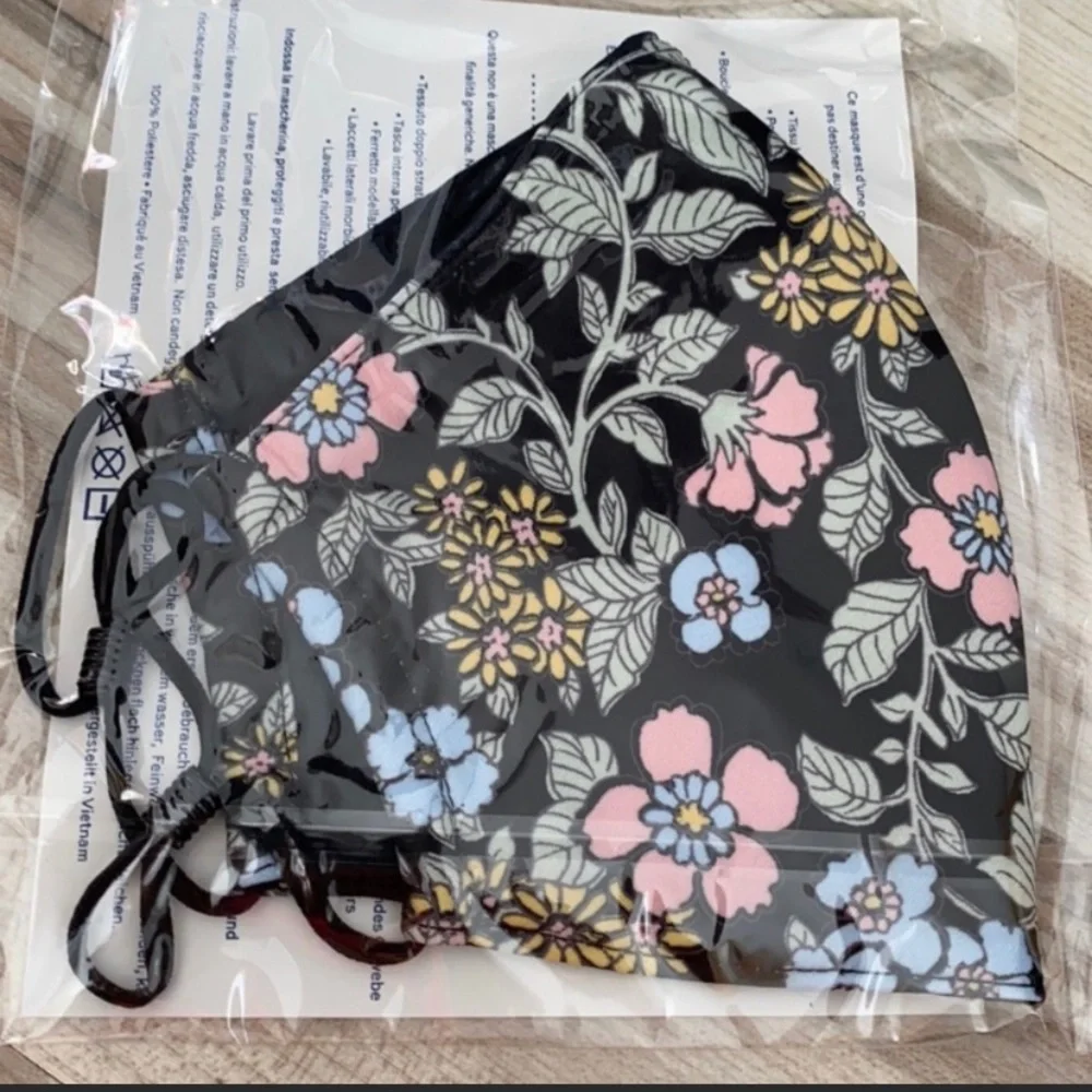 Brand New in Packaging Tory Burch Floral Face Mask